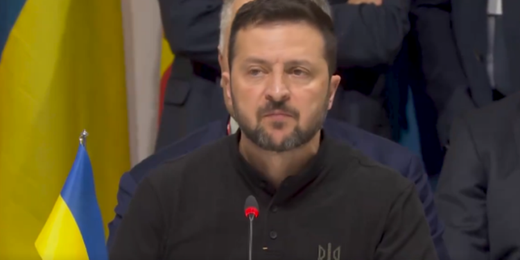 Volodymy Zelenski depuis la Suisse : «L’aide militaire à l’Ukraine ne suffit pas pour Gagner»