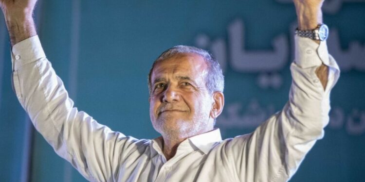 Elu président d’Iran : Qui est Massoud Pezeshkian?