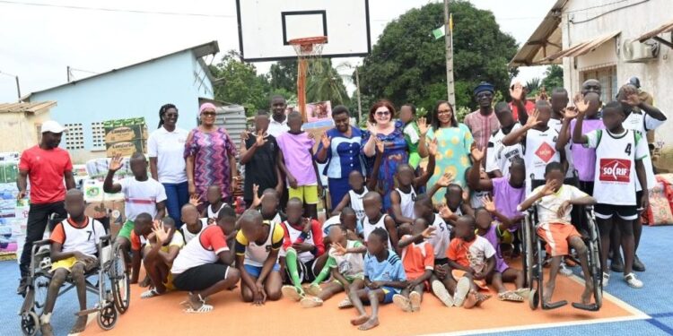 Aide à l’enfance en difficulté : La Fondation Children Of Africa offre des vivres et des non vivres à la Pouponnière de Dabou
