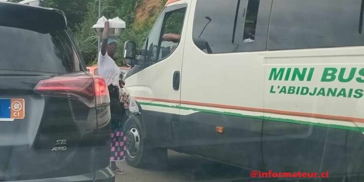 2Plateaux-Yopougon: Les commerçants ambulants défient la brigade de lutte contre le désordre