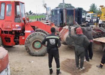 Autoroute du Nord : Le District d’Abidjan entame une opération d’enlèvement des camions abandonnés