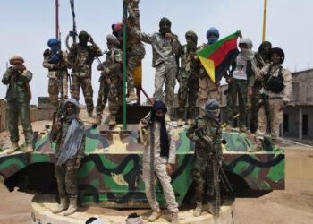 Face-à-face AES : Les indépendantistes maliens et nigériens forment une coalition contre les régimes militaires