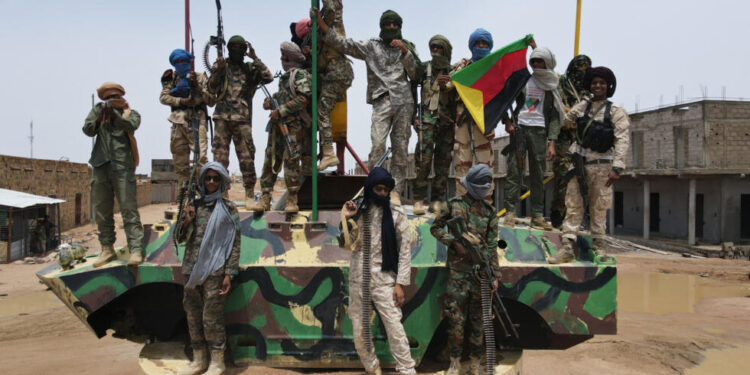 Face-à-face AES : Les indépendantistes maliens et nigériens forment une coalition contre les régimes militaires