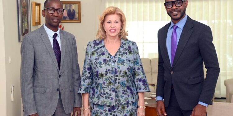 Côte d’Ivoire : André Silver Konan présente les projets de sa fondation à Mme Dominique Ouattara