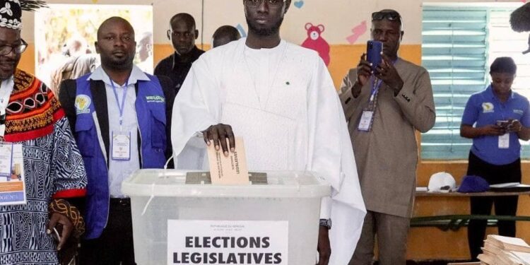 Législatives au Sénégal : Diomaye Faye et Macky Sall s’affrontent pour 165 sièges