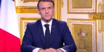 France : Dans un pays qui ne trouve plus de 1er Ministre, Macron reprend les consultations