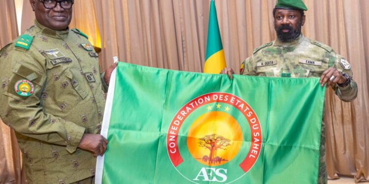 AES : Après le passeport, la confédération se dote d’un drapeau