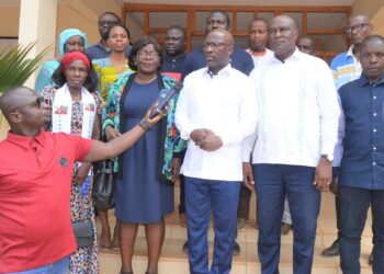 Côte d’Ivoire : Qui a incendié une voiture devant le siège du COJEP?