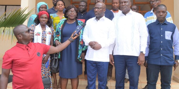 Côte d’Ivoire : Qui a incendié une voiture devant le siège du COJEP?