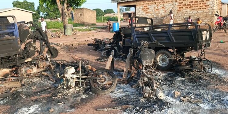 Attaque contre l’église CMA à Lahogoura : Plusieurs blessés, d’importants dégâts matériels