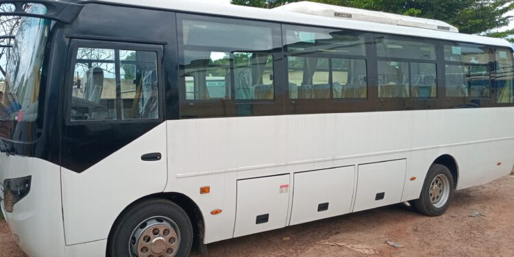 Football : La FIF remet un autocar flambant neuf à l&rsquo;Entente Sportive d&rsquo;Agboville