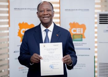Présidentielle : Alassane Ouattara dépose son dossier de candidature pour un 4e mandat