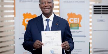 Présidentielle : Alassane Ouattara dépose son dossier de candidature pour un 4e mandat