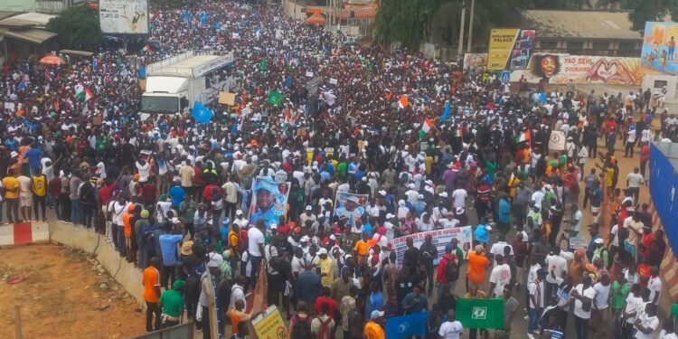 Marche du Front commun : Forte mobilisation à Yopougon contre un 4ᵉ mandat de Ouattara