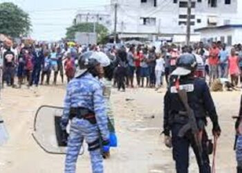 Violences à Yopougon : Une série d’interpellations après une attaque contre un bus et la police