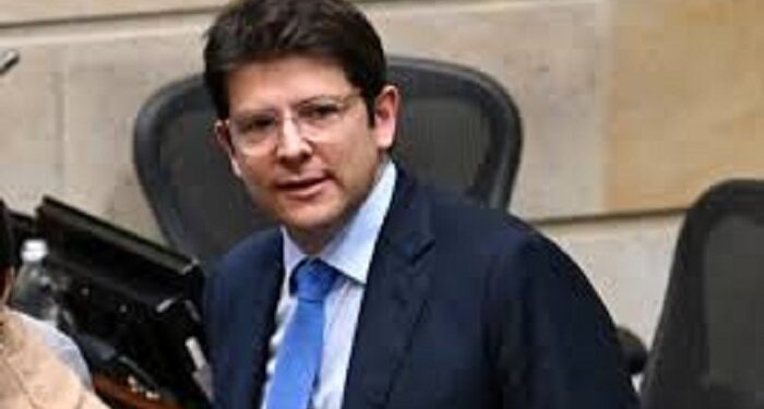 Présidentielle colombienne : Deux mois après sa blessure par balles, le candidat Uribe est mort