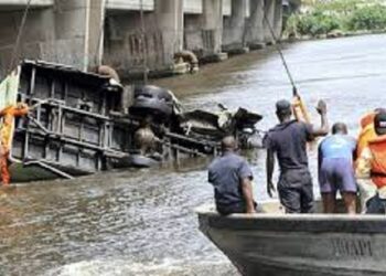 Bénin : Un bus chute dans un fleuve, un mort, neuf rescapés et 44 disparus