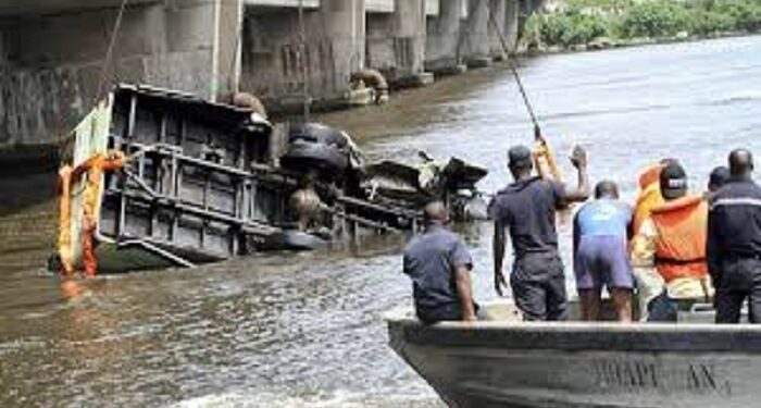 Bénin : Un bus chute dans un fleuve, un mort, neuf rescapés et 44 disparus