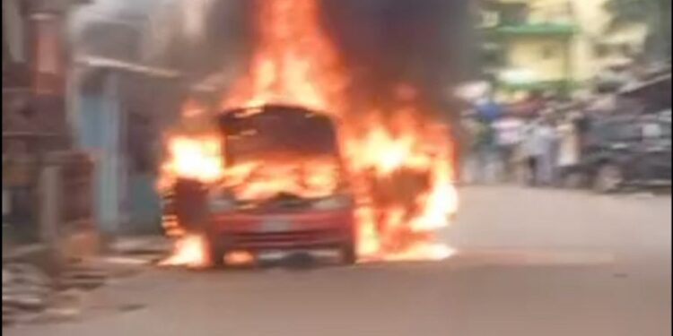 Aboisso : Un taxi communal en feu après une recharge de gaz butane