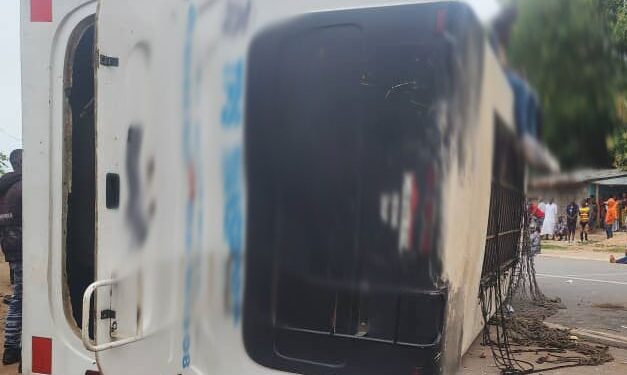 Axe Zuenoula-Séguéla : Un Minicar se renverse, 32 blessés évacués d’urgence