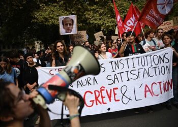 France : Des manifestations anti-Macron lancées, une centaine de personnes interpellées