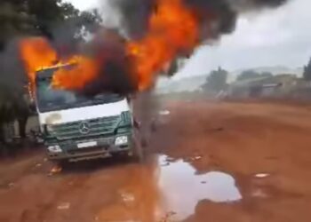 Mali : Des dizaines de camions citernes incendiés par les jihadistes du Jnim