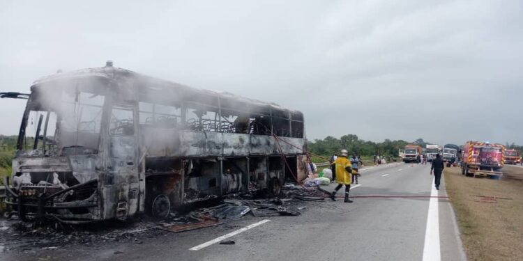 Autoroute du Nord : Deux morts dans un accident et un car réduit en cendres