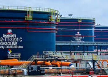 Nigéria : Voici pourquoi la raffinerie de Dangote arrête la vente d’essence en naira