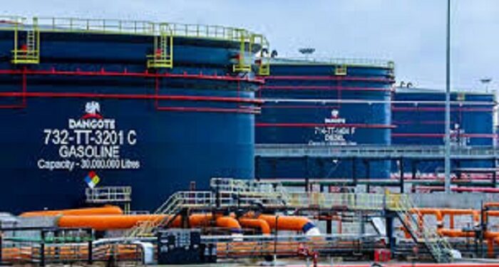 Nigéria : Voici pourquoi la raffinerie de Dangote arrête la vente d’essence en naira