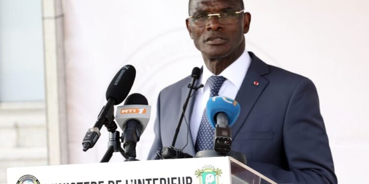 Côte d’Ivoire : Le gouvernement interdit les meetings et manifestations publiques
