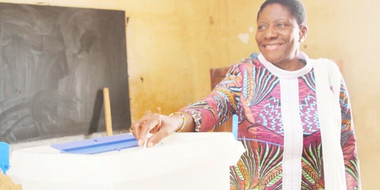 Présidentielle : La candidate Henriette Lagou a voté à Daoukro, sa ville natale