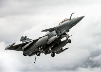 Ukraine : Macron et Zelensky scellent un accord “historique” pour l’achat de 100 Rafale