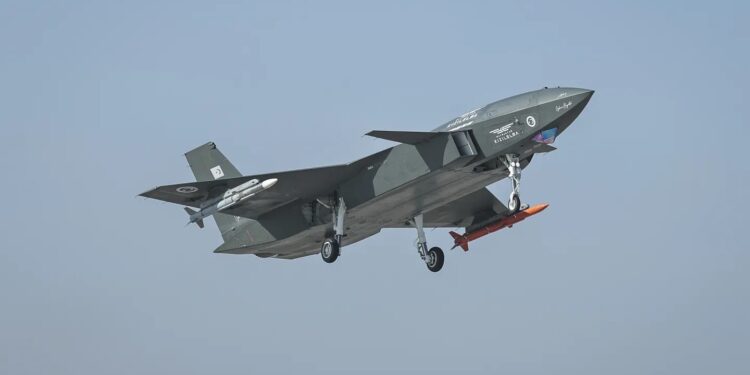 Turquie : Le premier chasseur sans pilote, premier UAV au monde