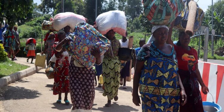 RDC : Des centaines de réfugiés affluent au Rwanda malgré l’accord de paix