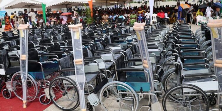 Côte d’Ivoire : Plus de 1000 fauteuils roulants remis aux personnes handicapées