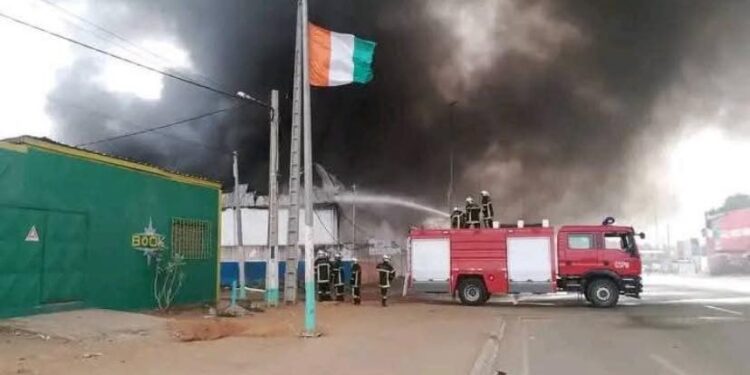 Bouaké : Le supermarché CHINA TOWN ravagé par un violent incendie