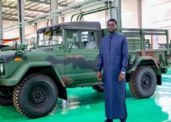 Sénégal : Diomaye Faye inaugure une usine d’assemblage de véhicules tactiques