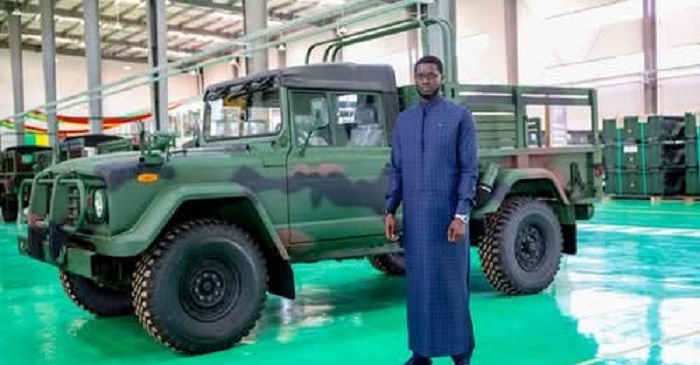 Sénégal : Diomaye Faye inaugure une usine d’assemblage de véhicules tactiques