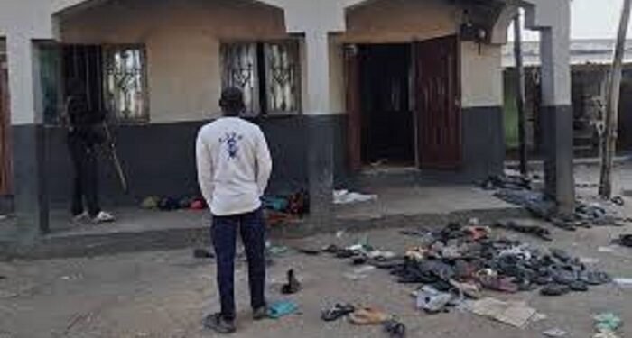 Nigeria : Au moins cinq morts dans l’explosion d’une bombe dans une mosquée