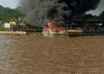 Abidjan : Deux bateaux-bus ravagés par un incendie à la gare lagunaire de Treichville