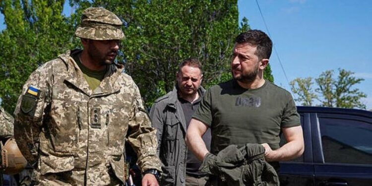 Pourparlers en Ukraine : Kiev pourrait céder des territoires à la Russie pour payer le prix de la paix