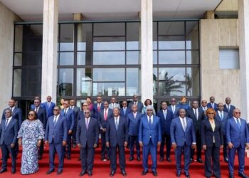 Côte d’Ivoire : Ouattara dissout le gouvernement et met fin aux fonctions des ministres-gouverneurs
