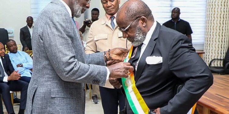 Cocody: Jean-Marc Yacé passe ses attributs de Député à Ange Dagaret Dassaud