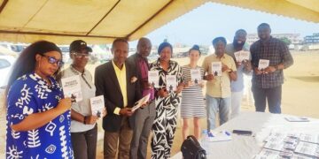 FESLIYO : La littérature à l’honneur, Foua Ernest de Saint-Sauveur reçoit un prix