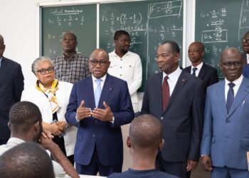 Côte d’Ivoire : 1 800 enseignants de mathématiques et physique-chimie déployés sur le terrain