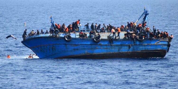 Libye : 70 migrants portés disparus dans le naufrage d’une embarcation