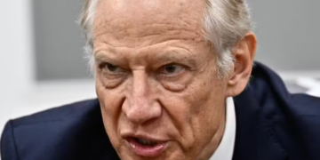France : Dominique de Villepin restitue des statuettes offertes par Blaise Compaoré
