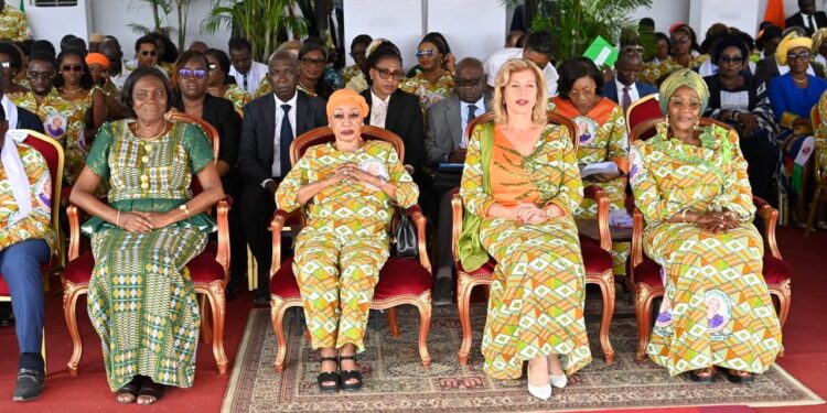 Fête des mères : Dominique Ouattara, Henriette Bédié et Simone Gbagbo réunies à Aboisso