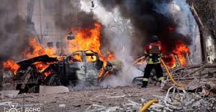 Ukraine : Près de 30 morts dans des frappes russes, malgré un cessez-le-feu
