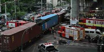 Thaïlande : Huit morts et 35 blessés dans une collision entre un bus et un train